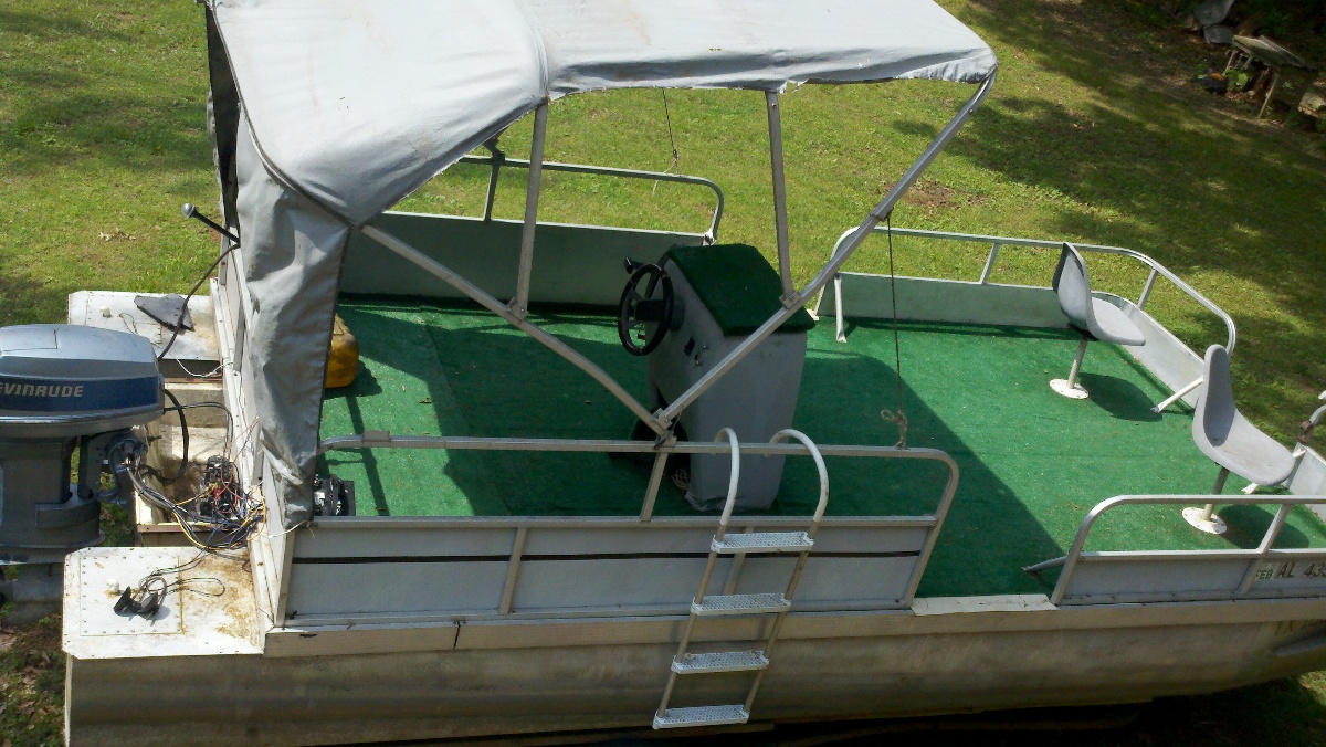 Lowe Pontoon Boat w/ 48 HP Evinrude 1,750 Muscle Shoals, Alabama